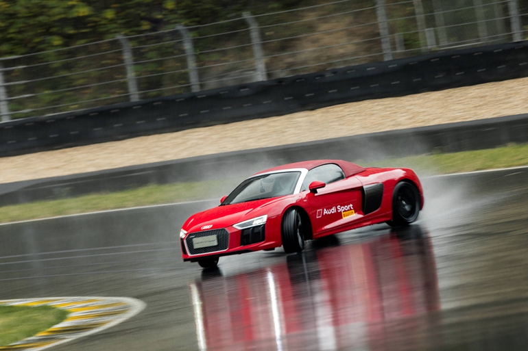 a 02-Audi Sport高性能車型漂移獵彎.jpg