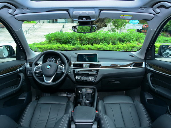 華晨寶馬  xDrive25Li 中控臺整體