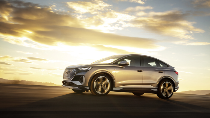 1.奧迪Q4 Sportback e-tron展現(xiàn)出如風(fēng)塑一般流暢之美的同時(shí)，更進(jìn)一步增強(qiáng)了續(xù)航里程和動(dòng)態(tài)表現(xiàn).jpg