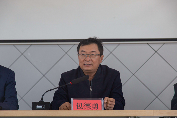 云南省蒙自市教育體育局局長包德勇致辭.jpg