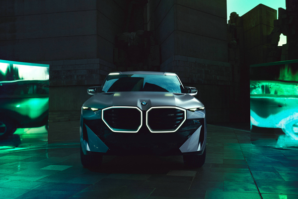 a 01. BMW XM概念車正面.jpg