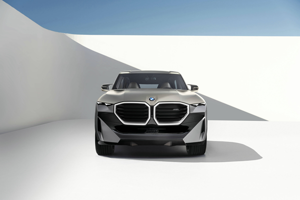 a 02. BMW XM概念車前臉.jpg