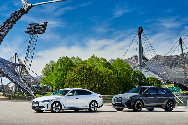 01.創(chuàng)新BMW i4與創(chuàng)新BMW iX.jpg